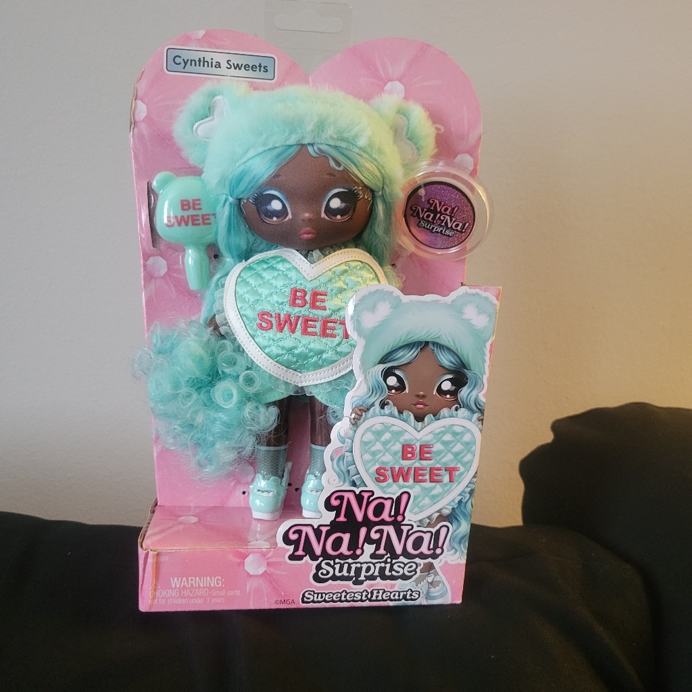 MGA Entertainment Na Na Na Surprise Cynthia Sweets